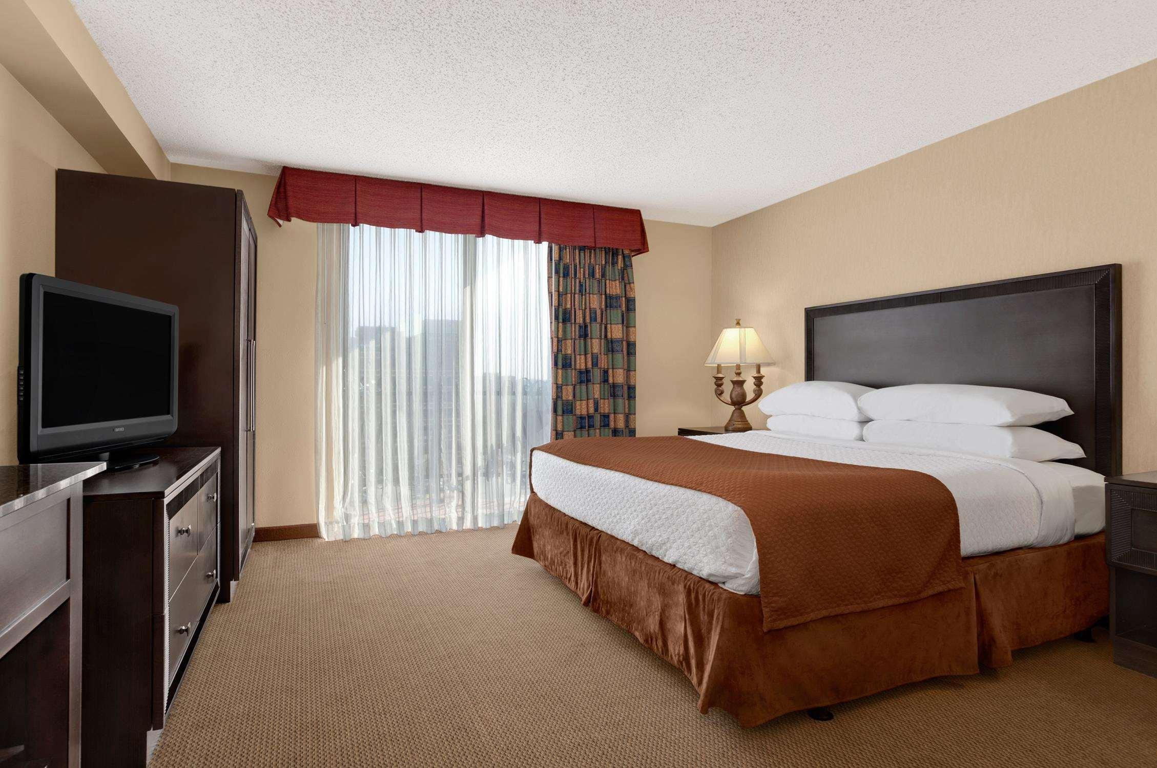 Embassy Suites By Hilton Kansas City Plaza Exteriér fotografie