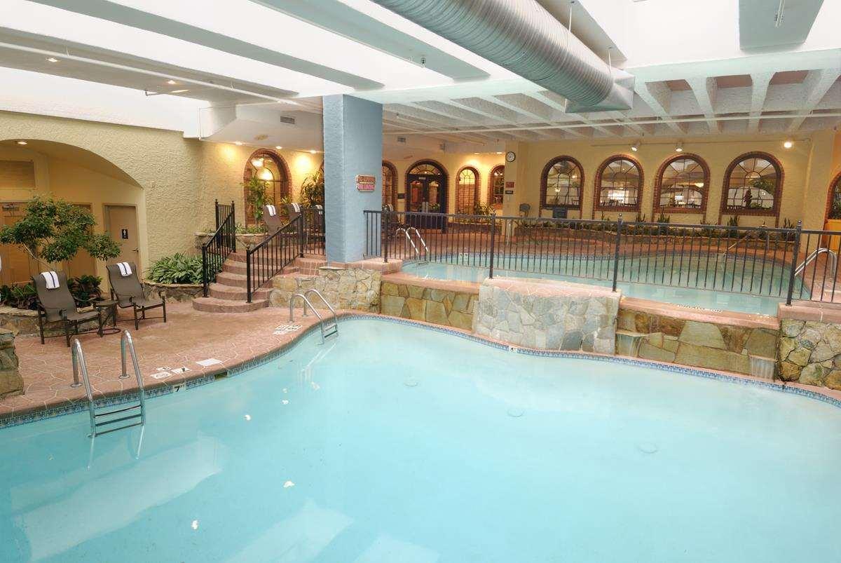 Embassy Suites By Hilton Kansas City Plaza Exteriér fotografie