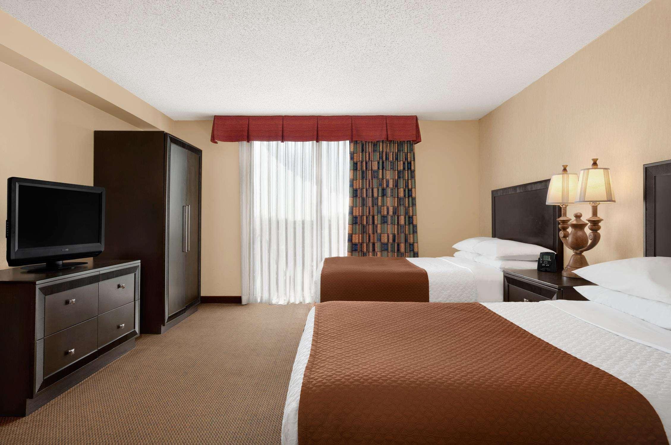 Embassy Suites By Hilton Kansas City Plaza Exteriér fotografie