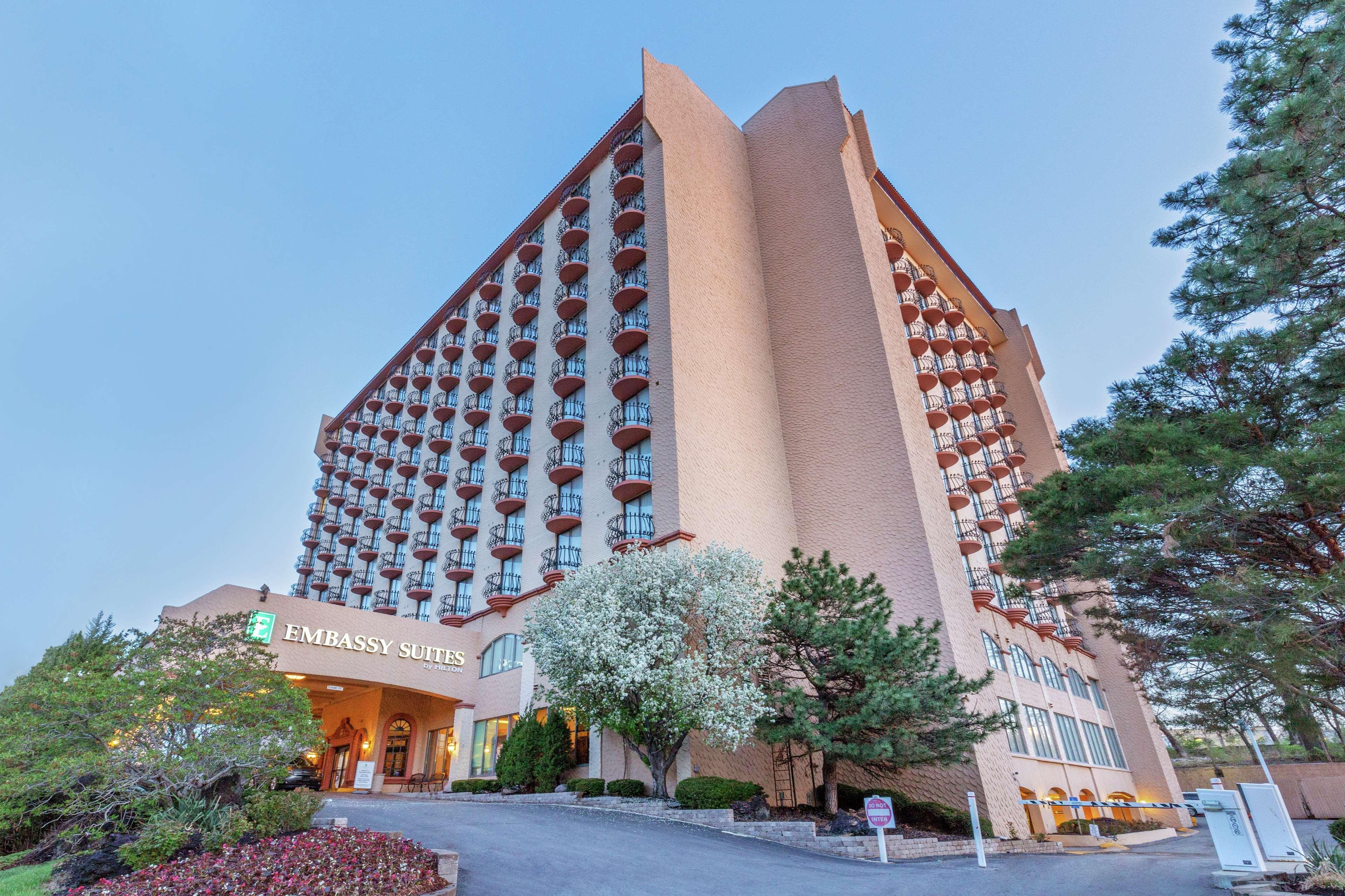 Embassy Suites By Hilton Kansas City Plaza Exteriér fotografie