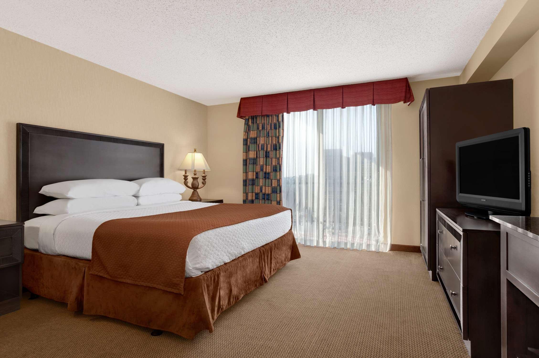 Embassy Suites By Hilton Kansas City Plaza Exteriér fotografie