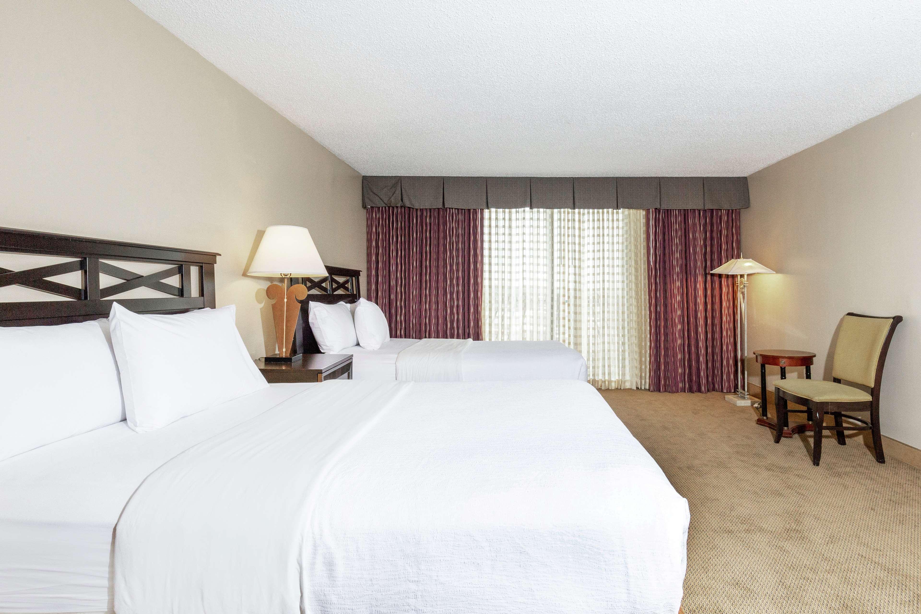 Embassy Suites By Hilton Kansas City Plaza Exteriér fotografie
