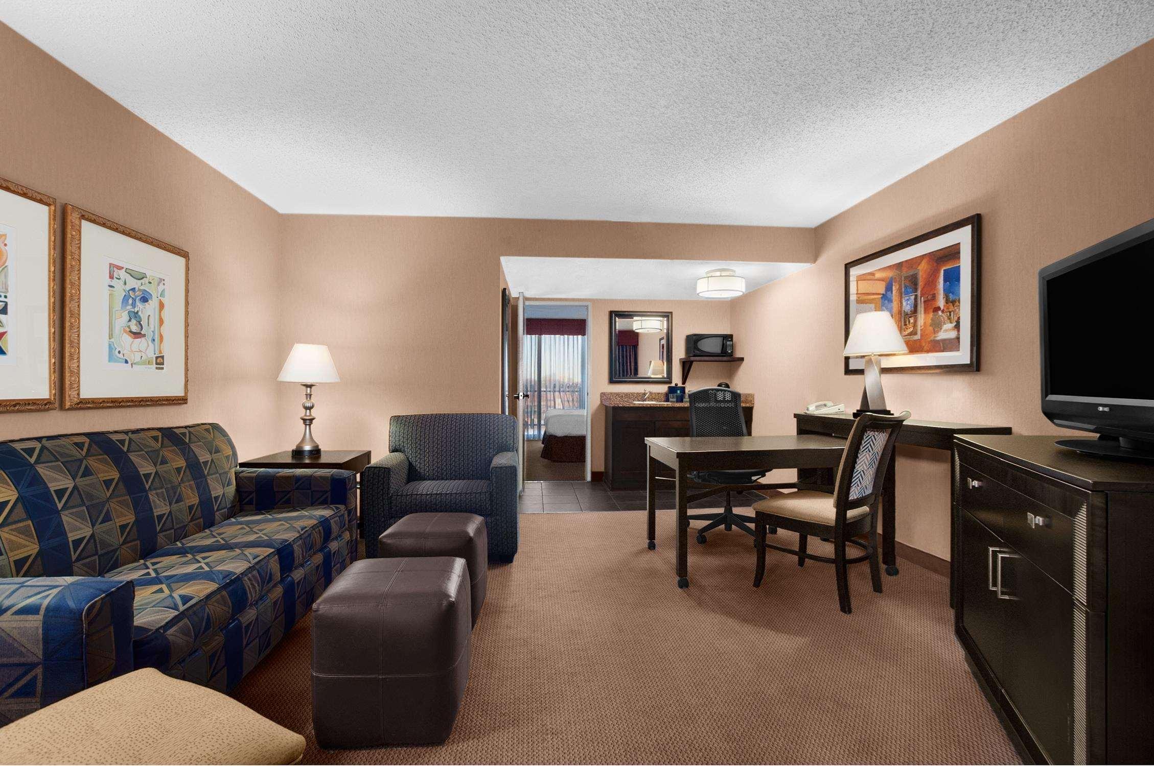 Embassy Suites By Hilton Kansas City Plaza Exteriér fotografie