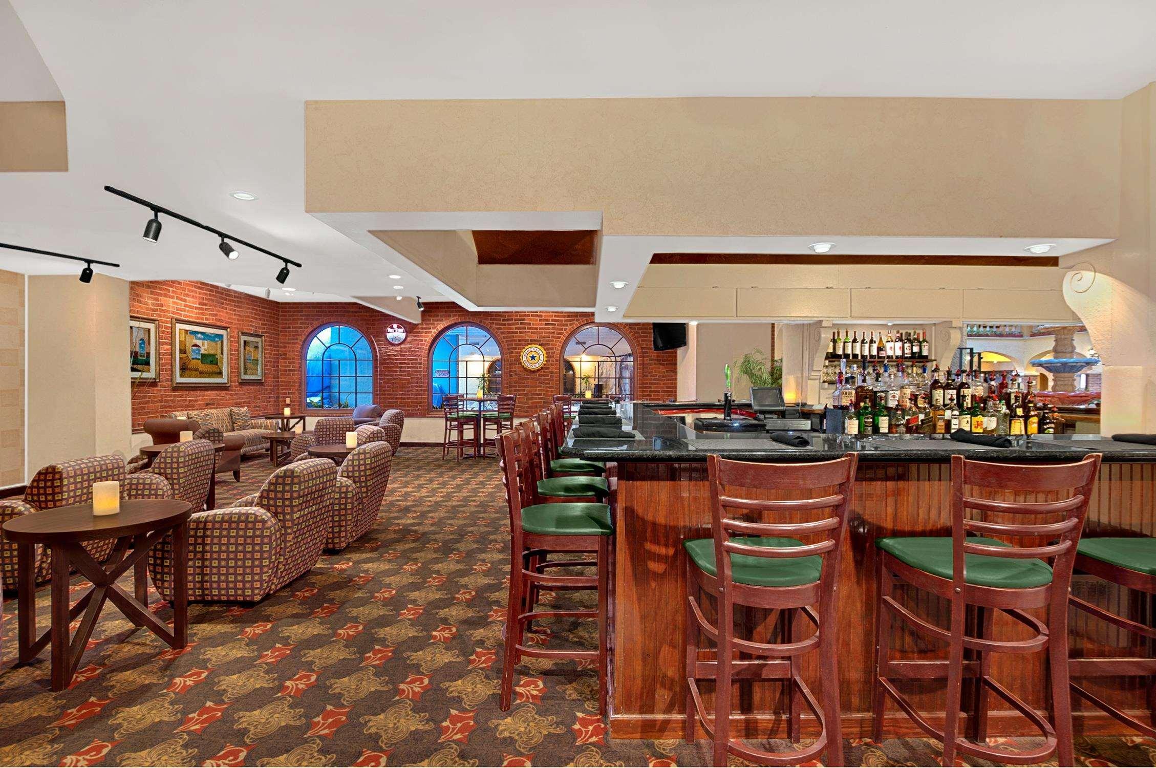 Embassy Suites By Hilton Kansas City Plaza Exteriér fotografie