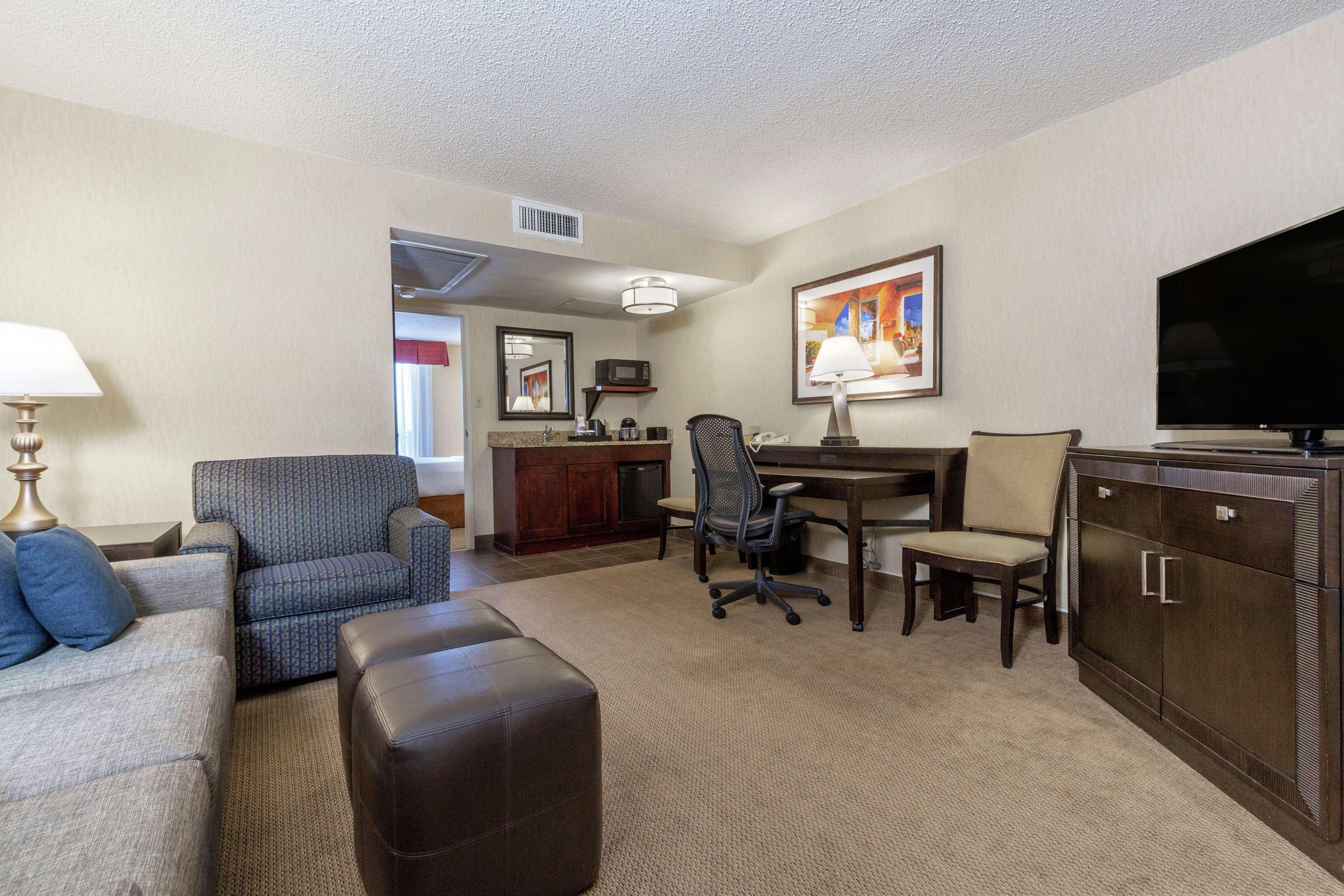 Embassy Suites By Hilton Kansas City Plaza Exteriér fotografie