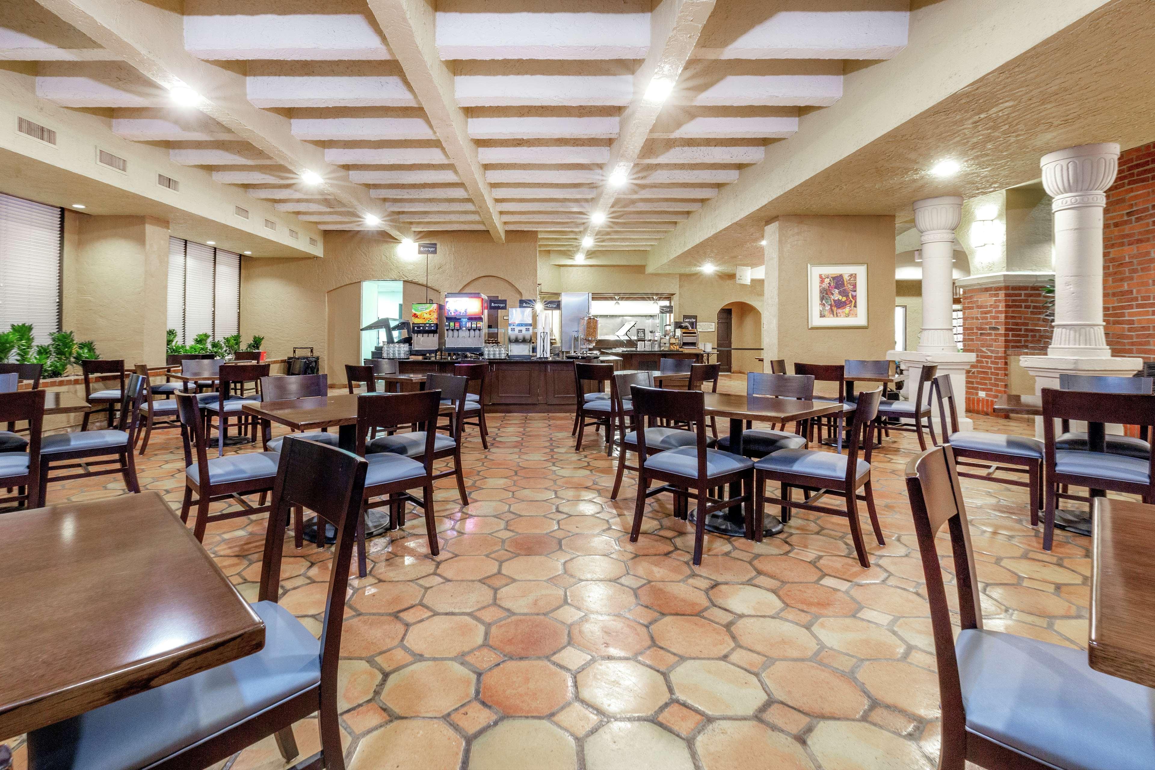 Embassy Suites By Hilton Kansas City Plaza Exteriér fotografie