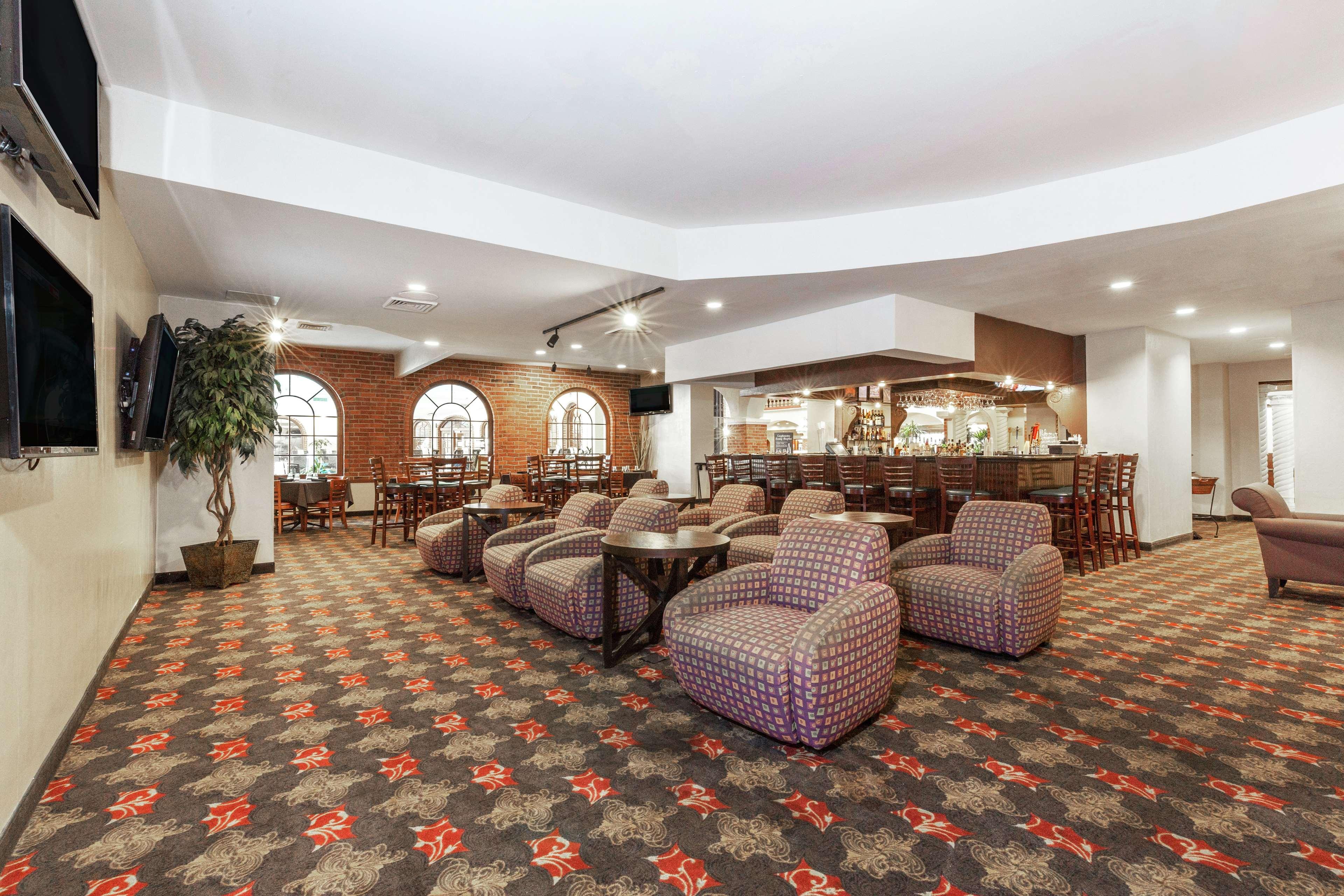Embassy Suites By Hilton Kansas City Plaza Exteriér fotografie