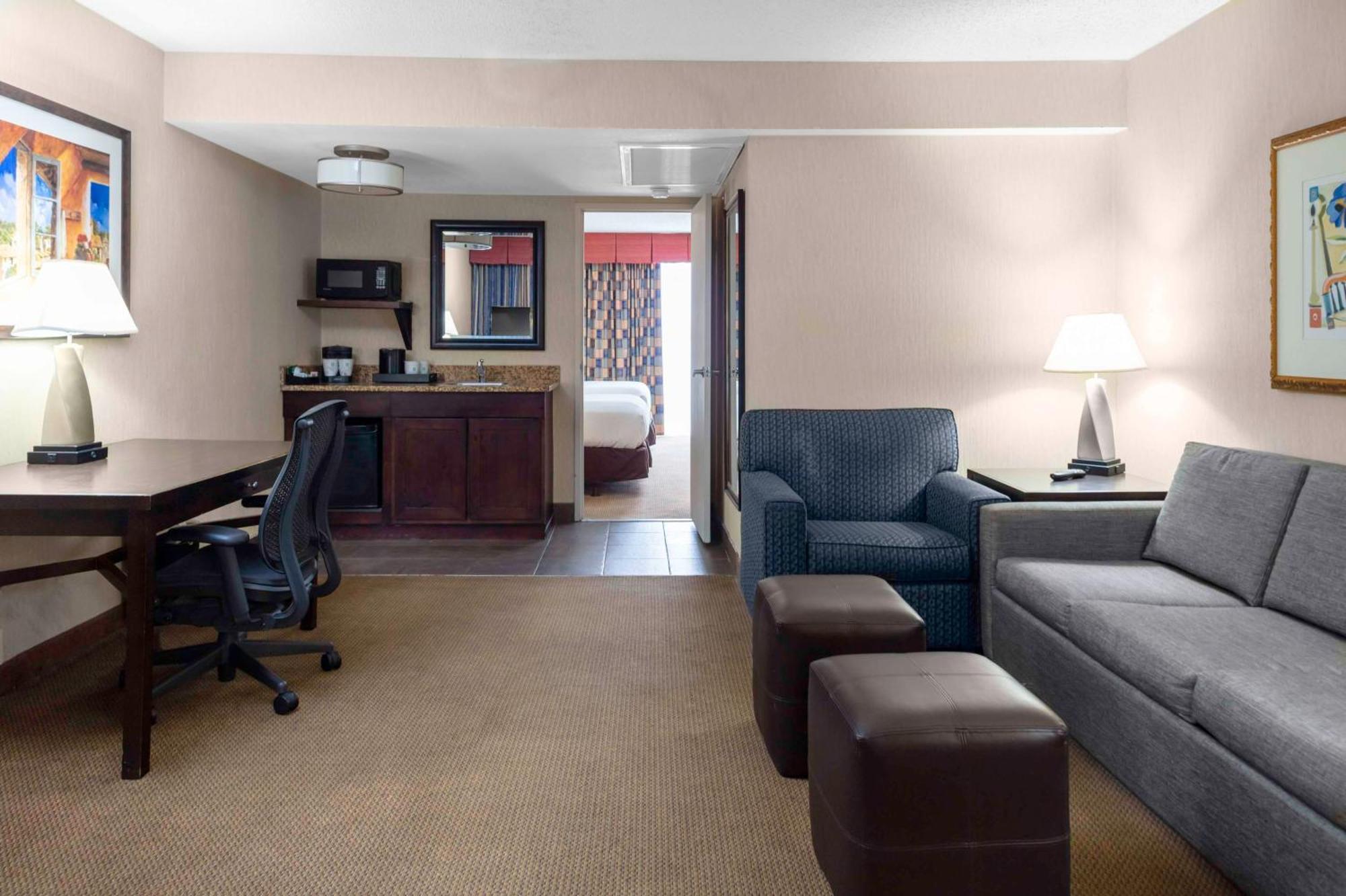 Embassy Suites By Hilton Kansas City Plaza Exteriér fotografie