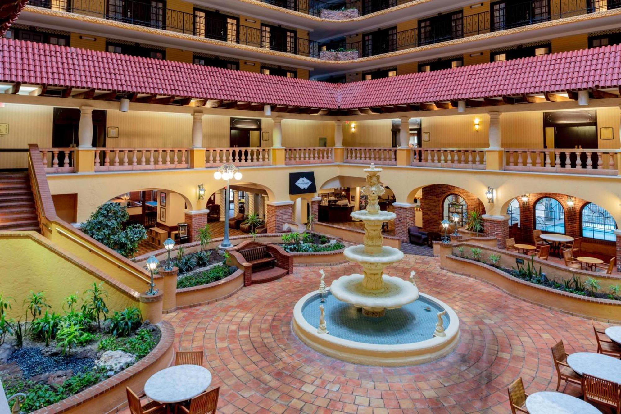 Embassy Suites By Hilton Kansas City Plaza Exteriér fotografie