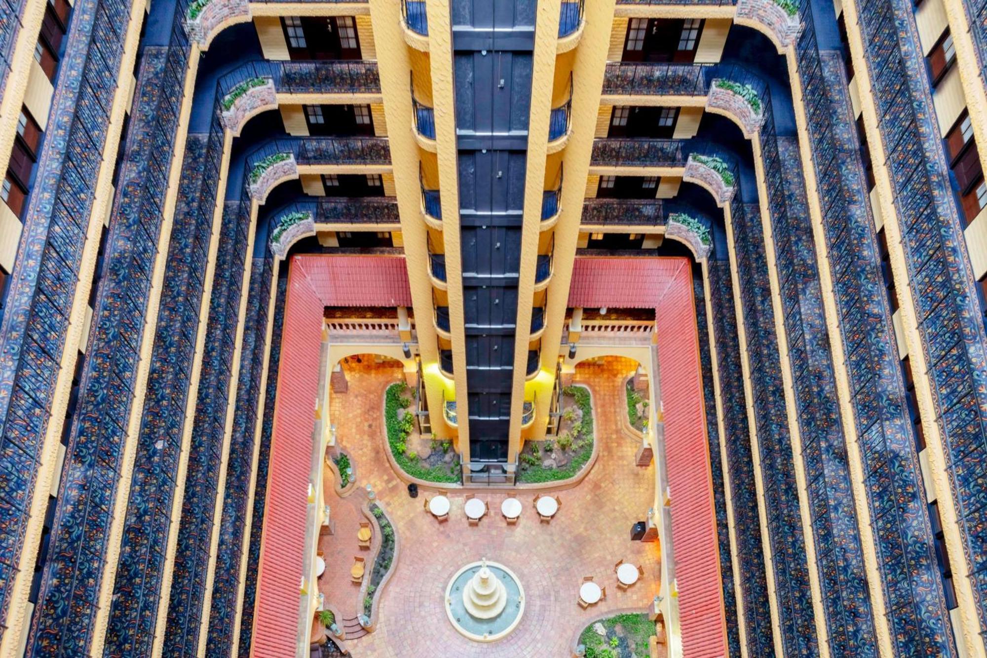 Embassy Suites By Hilton Kansas City Plaza Exteriér fotografie